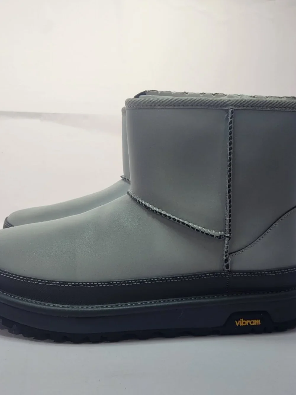 UGG Classic Mini Reflective Mens Size 9 Silver Reflective Shearling Winter Boots